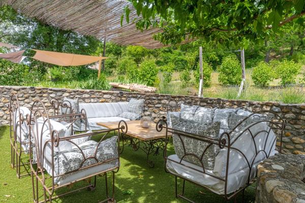 A vendre Authentique demeure de charme avec gîte indépendant à Mallemoisson (04)