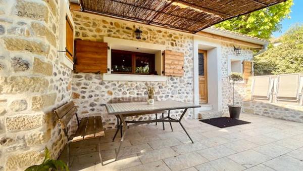 A vendre Authentique demeure de charme avec gîte indépendant à Mallemoisson (04)