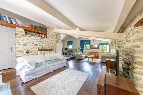A vendre Authentique demeure de charme avec gîte indépendant à Mallemoisson (04)