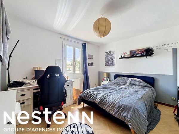 Maison individuelle 137 m² avec garage, piscine et 4 chambres à Eyguières, Investissement locatif