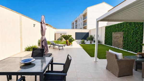 MIRAMAS (13) | Magnifique maison de ville T7 (4 chambres) de 150 m² sur terrain de 402 m² et stationnements privatifs