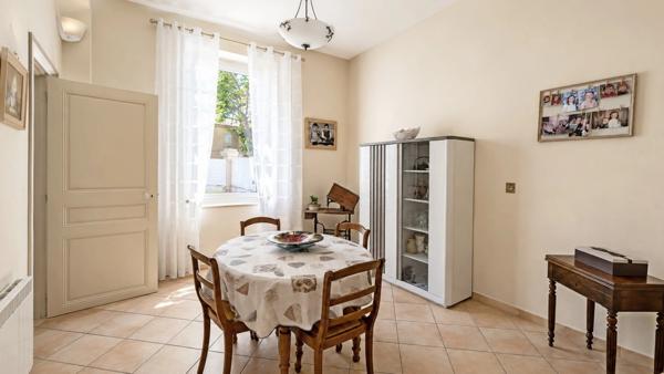 MIRAMAS (13) | Magnifique maison de ville T7 (4 chambres) de 150 m² sur terrain de 402 m² et stationnements privatifs