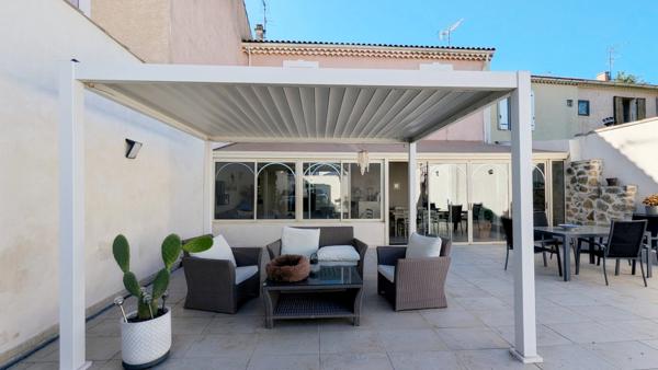 MIRAMAS (13) | Magnifique maison de ville T7 (4 chambres) de 150 m² sur terrain de 402 m² et stationnements privatifs