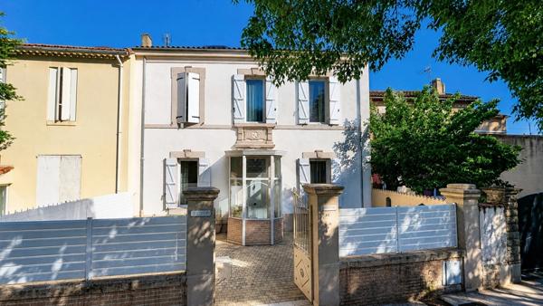 MIRAMAS (13) | Magnifique maison de ville T7 (4 chambres) de 150 m² sur terrain de 402 m² et stationnements privatifs