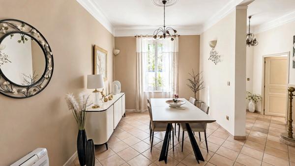 MIRAMAS (13) | Magnifique maison de ville T7 (4 chambres) de 150 m² sur terrain de 402 m² et stationnements privatifs