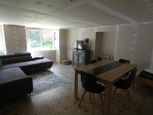 Maison T3 83 m²environ avec grange.