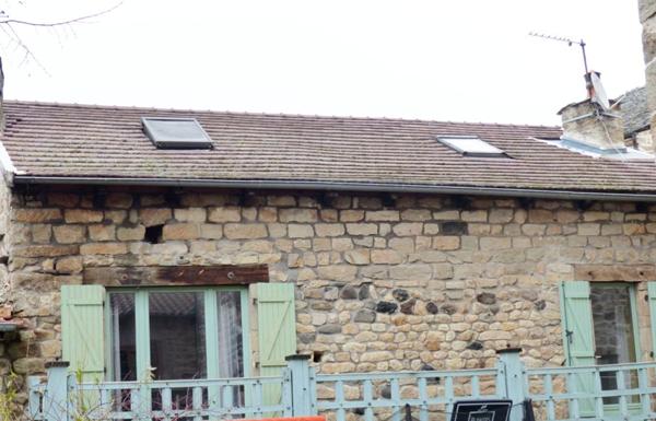 Jolie maison en pierre de 159 m² à Saint-Julien Chapteuil