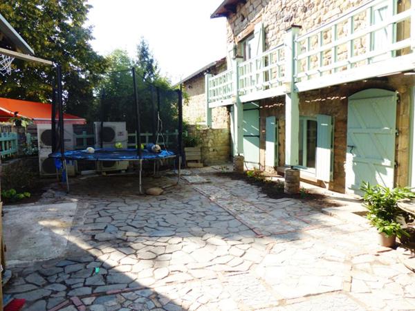 Jolie maison en pierre de 159 m² à Saint-Julien Chapteuil
