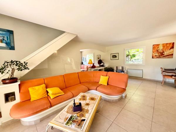 Dpt Var (83), à vendre FREJUS Tour de mare maison P6 de 156 m² - Terrain de 1790 m²