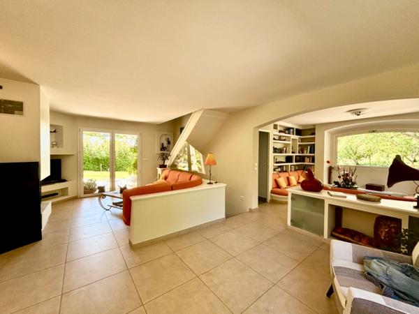 Dpt Var (83), à vendre FREJUS Tour de mare maison P6 de 156 m² - Terrain de 1790 m²