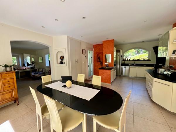 Dpt Var (83), à vendre FREJUS Tour de mare maison P6 de 156 m² - Terrain de 1790 m²