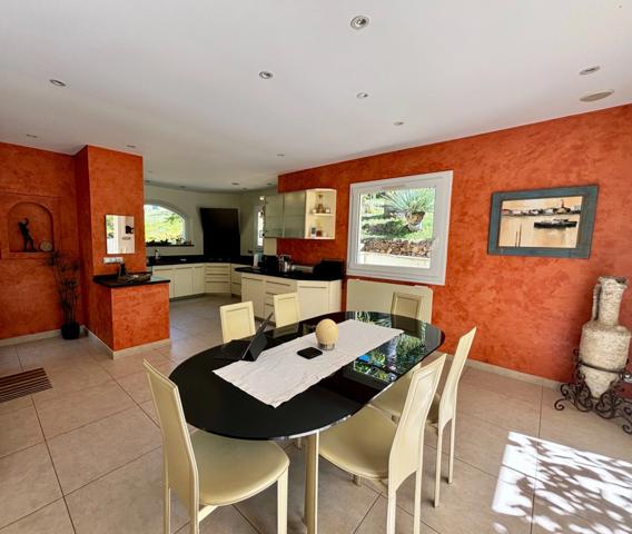Dpt Var (83), à vendre FREJUS Tour de mare maison P6 de 156 m² - Terrain de 1790 m²