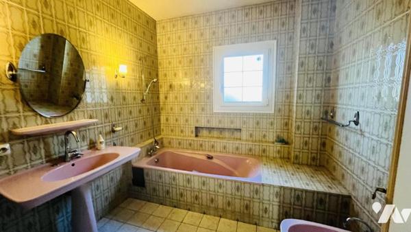 A VENDRE REMUNGOL Vaste maison sur sous-sol complet