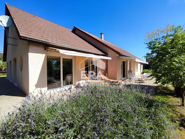 Maison d'architecte , Pesmes 6 pièce(s) 250 m² sur un terrain clôt et arboré de 5600 m²