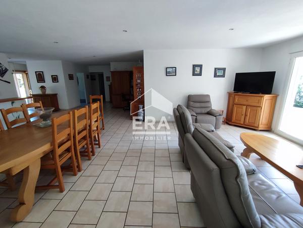 Maison d'architecte , Pesmes 6 pièce(s) 250 m² sur un terrain clôt et arboré de 5600 m²