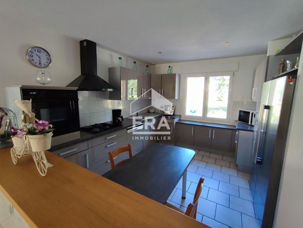 Maison d'architecte , Pesmes 6 pièce(s) 250 m² sur un terrain clôt et arboré de 5600 m²