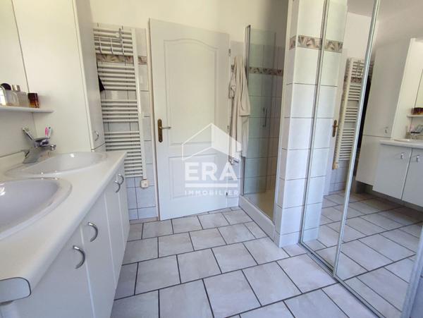 Maison d'architecte , Pesmes 6 pièce(s) 250 m² sur un terrain clôt et arboré de 5600 m²