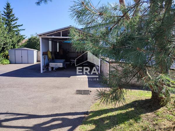 Maison d'architecte , Pesmes 6 pièce(s) 250 m² sur un terrain clôt et arboré de 5600 m²