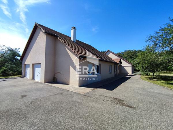 Maison d'architecte , Pesmes 6 pièce(s) 250 m² sur un terrain clôt et arboré de 5600 m²