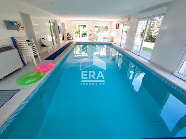 Maison d'architecte , Pesmes 6 pièce(s) 250 m² sur un terrain clôt et arboré de 5600 m²