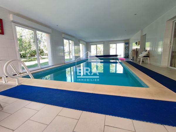 Maison d'architecte , Pesmes 6 pièce(s) 250 m² sur un terrain clôt et arboré de 5600 m²