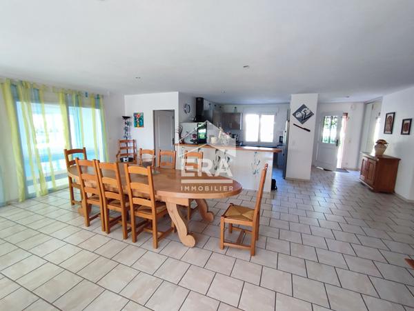 Maison d'architecte , Pesmes 6 pièce(s) 250 m² sur un terrain clôt et arboré de 5600 m²