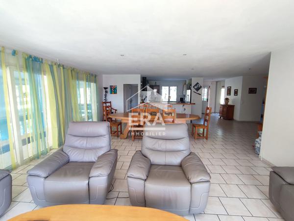 Maison d'architecte , Pesmes 6 pièce(s) 250 m² sur un terrain clôt et arboré de 5600 m²