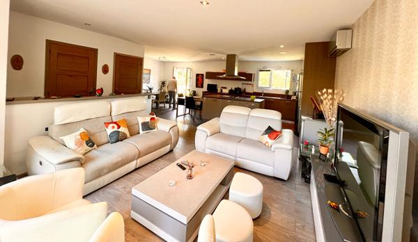 A vendre : Villa moderne de 5 pieces a Saint-Raphael