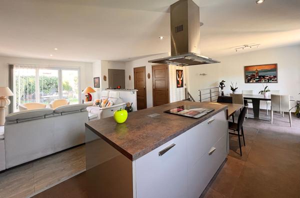 A vendre : Villa moderne de 5 pieces a Saint-Raphael