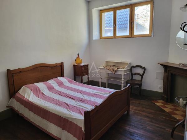 FROMENTIERES  : MAISON en PIERRE de 11 PIECE avec DEPENDANCE de 208 m² sur une parcelle de 1.407  m²