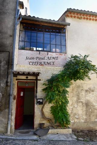 BARJAC – Maison de village soigneusement rénovée – 66 m² – Garage voûté