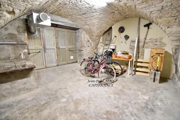 BARJAC – Maison de village soigneusement rénovée – 66 m² – Garage voûté