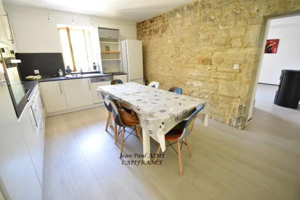 BARJAC – Maison de village soigneusement rénovée – 66 m² – Garage voûté