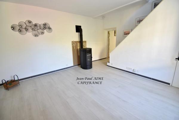 BARJAC – Maison de village soigneusement rénovée – 66 m² – Garage voûté