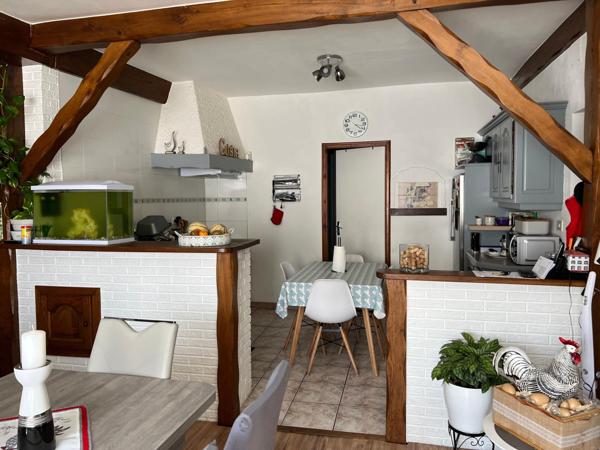 Maison de 122 m2, 3 chambres, bureau, garage et jardin.