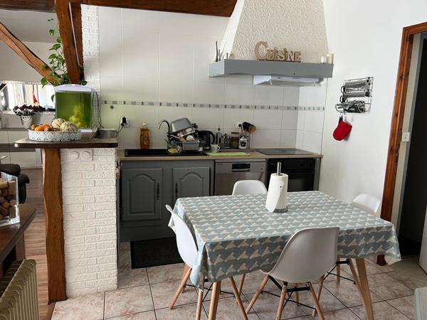 Maison de 122 m2, 3 chambres, bureau, garage et jardin.