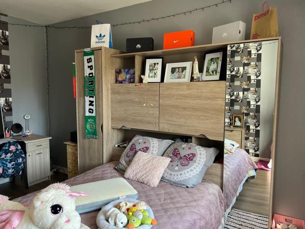 Maison de 122 m2, 3 chambres, bureau, garage et jardin.