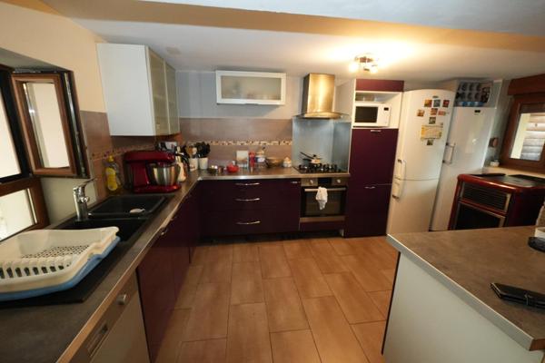 Maison de ville, 169 m², terrain clos, garage