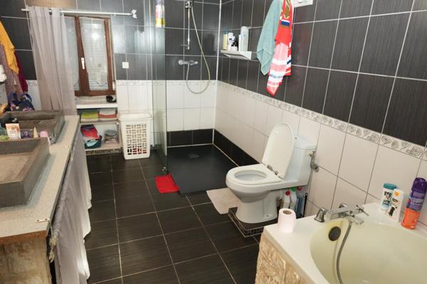 Maison de ville, 169 m², terrain clos, garage