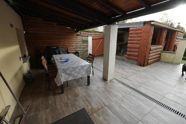 Maison de ville, 169 m², terrain clos, garage