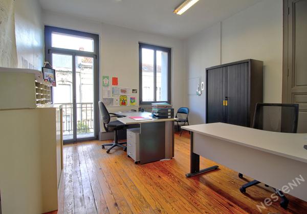 AGEN CENTRE - Immeuble de caractère actuellement loué en bureaux professionnels situé quartier Carnot