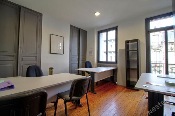 AGEN CENTRE - Immeuble de caractère actuellement loué en bureaux professionnels situé quartier Carnot