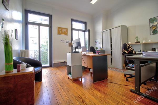 AGEN CENTRE - Immeuble de caractère actuellement loué en bureaux professionnels situé quartier Carnot