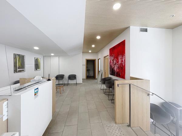 Proche cité du vin, local 85 m2 en rez-de chaussée normes PMR à vendre