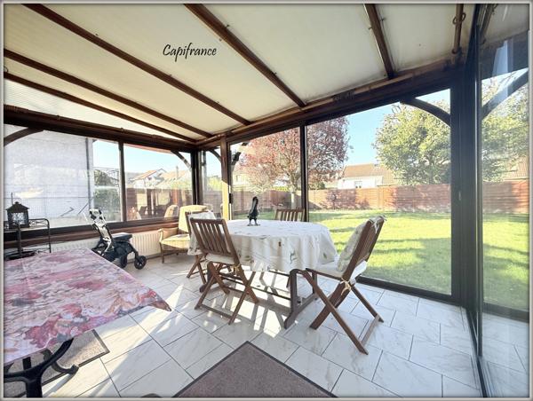 Maison à vendre 5 pièces + garage. Beau terrain de plus de 900m²!