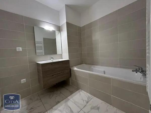 Appartement à louer 2 pièces 45.1m² Béziers (34500)