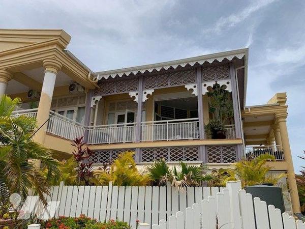 Découvrez cet appartement T2 meublé, situé au premier étage d'une résidence sécurisée, offrant ...