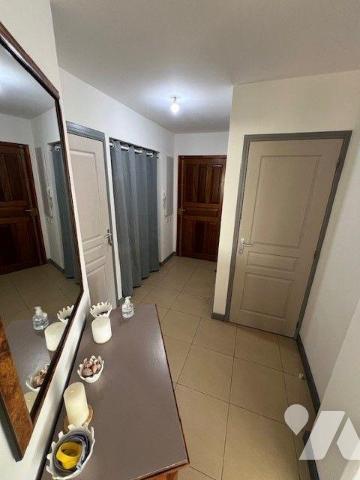 Découvrez cet appartement T2 meublé, situé au premier étage d'une résidence sécurisée, offrant ...