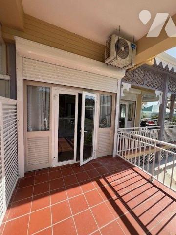 Découvrez cet appartement T2 meublé, situé au premier étage d'une résidence sécurisée, offrant ...