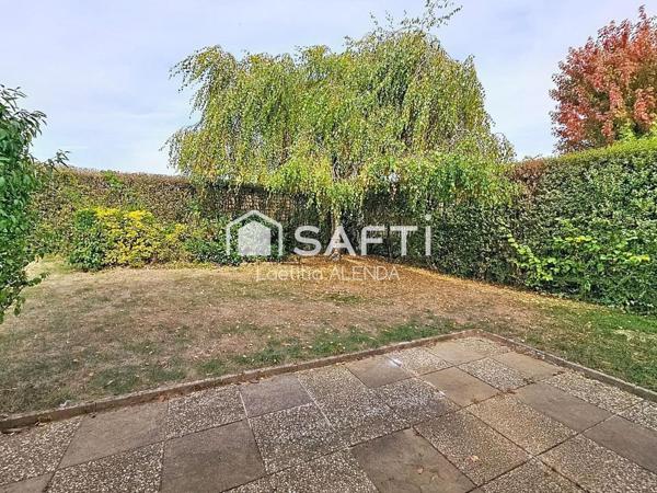 Maison individuelle avec jardin clôturé et garage